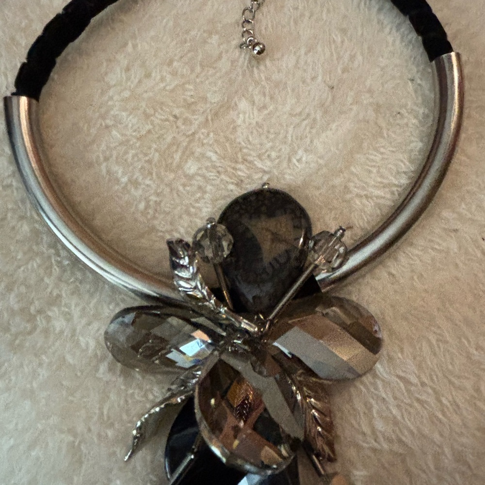 Elegant Silver and Black Floral Choker Necklace